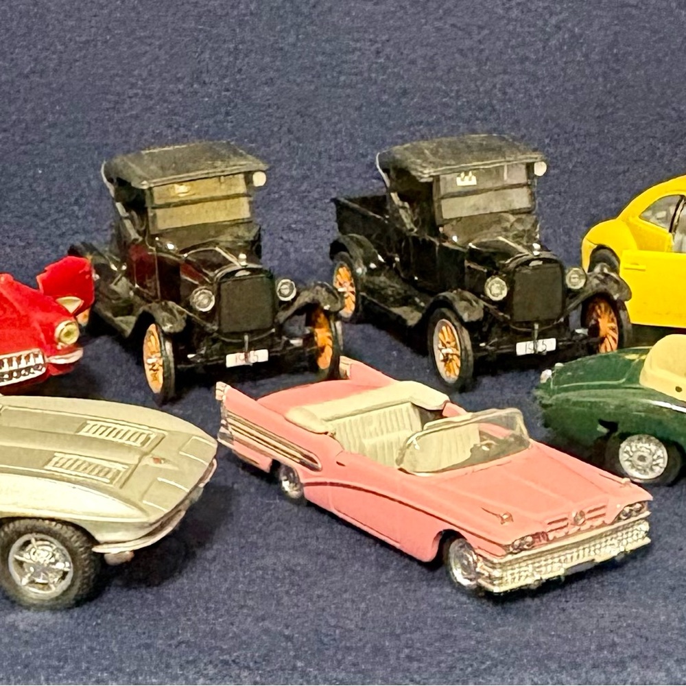 Vintage Style Pink Convertible Toy Car for Kids - Picture 2 of 3